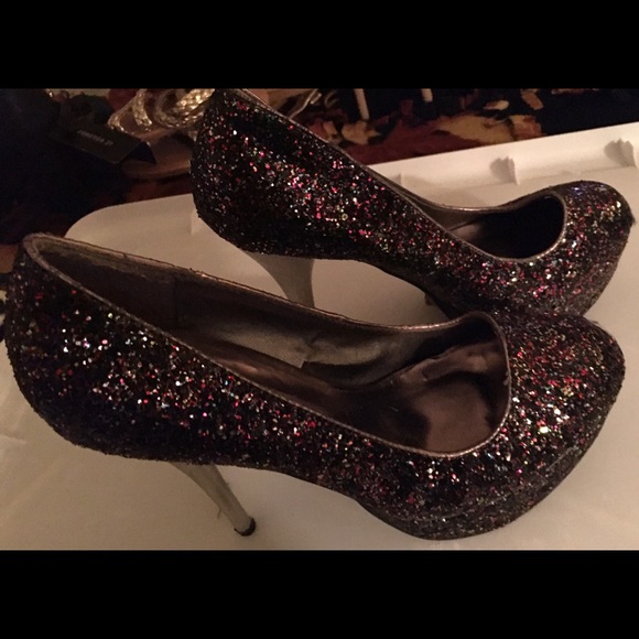 Charlotte Russe Rainbow Sparkle High Heel, Size 8 - Picture 1 of 3